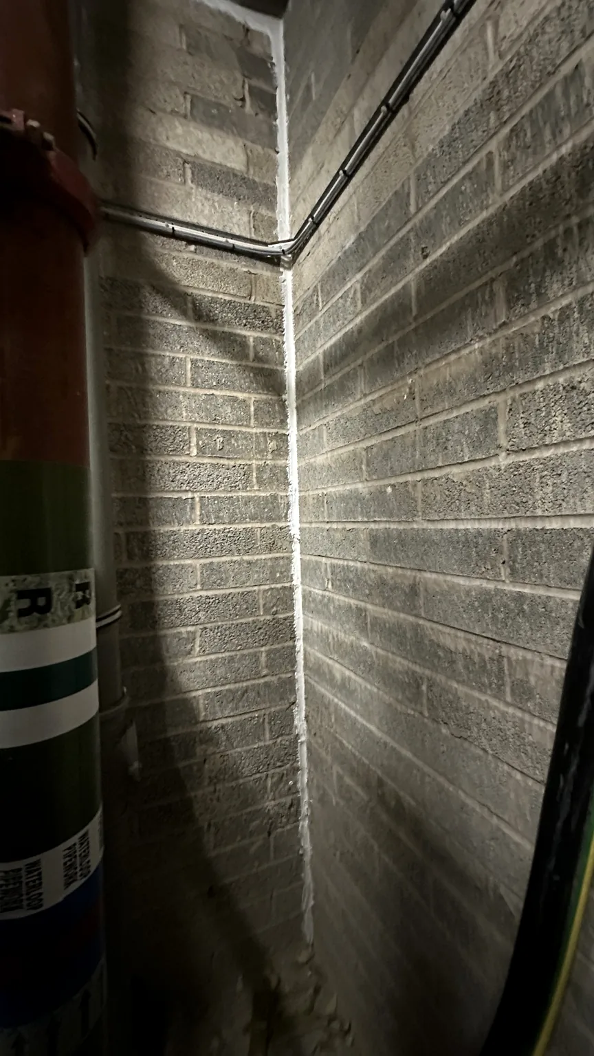 Linear gap sealing in masonry wall